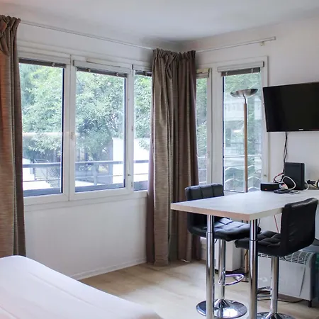 Bright Of 29m With Wifi Near Paris Apartment Issy-les-Moulineaux